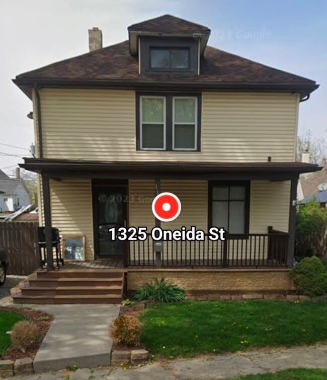 Building Photo - 1325 Oneida St