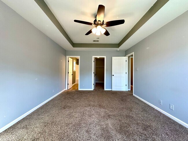 Building Photo - Spacious 3-Bedroom Home with Fenced Yard & Garage!