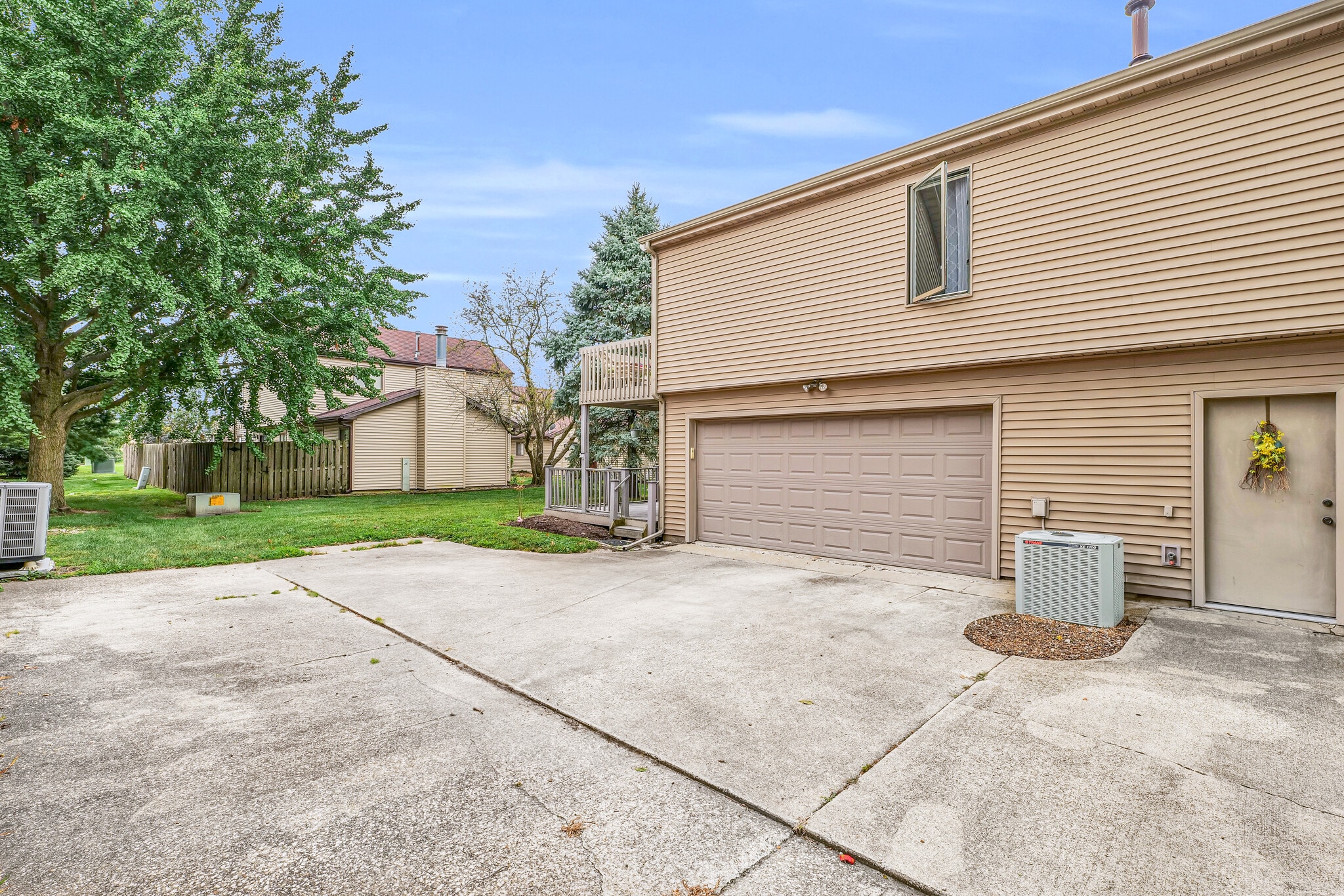 Building Photo - 1604 Lyndhurst Dr