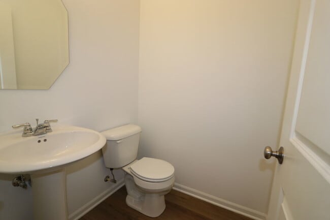 Building Photo - 608 Henry Ln