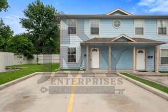Building Photo - Duplex For Lease