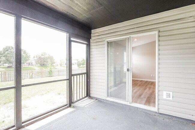 Building Photo - 1725 Cold Spring Dr