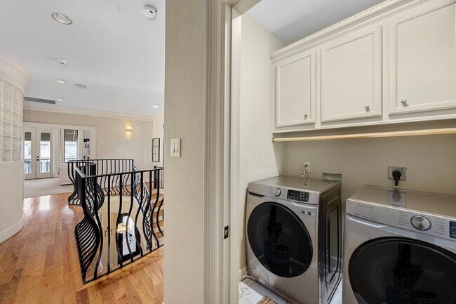 Building Photo - 1312 Crocker St