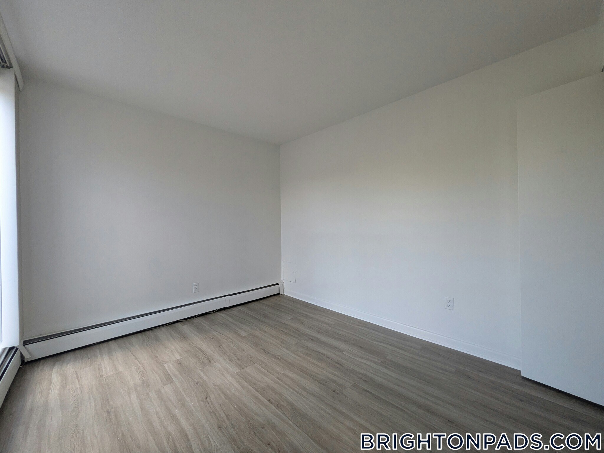 Building Photo - 142 Kenrick St