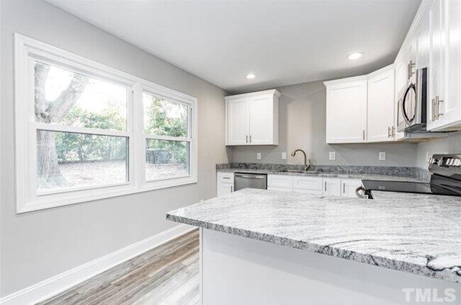 Building Photo - 3113 Idlewood Village Dr