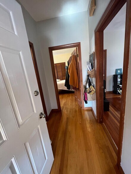 Building Photo - 51 Elm St
