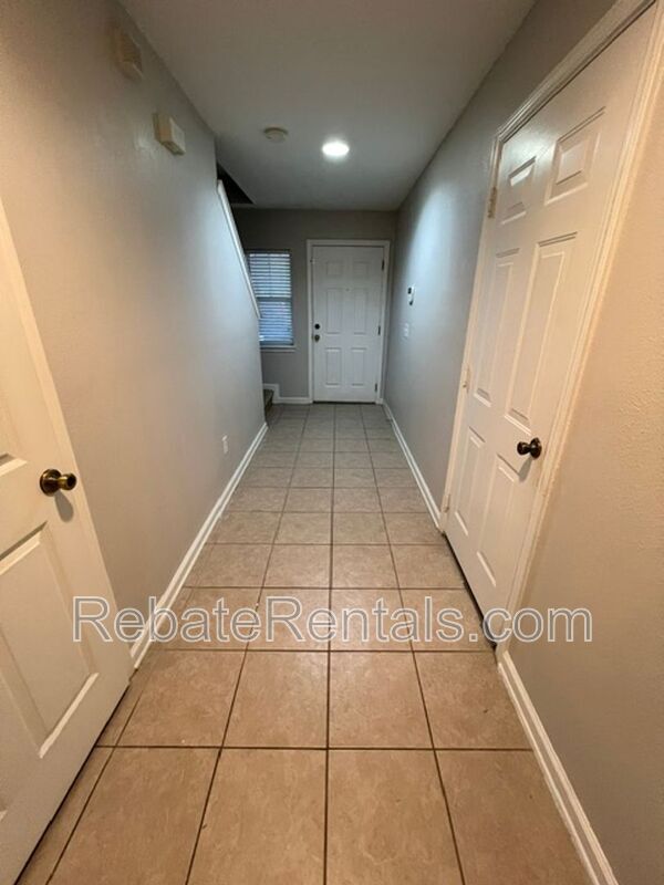 Building Photo - 824 Black Cherry Dr S