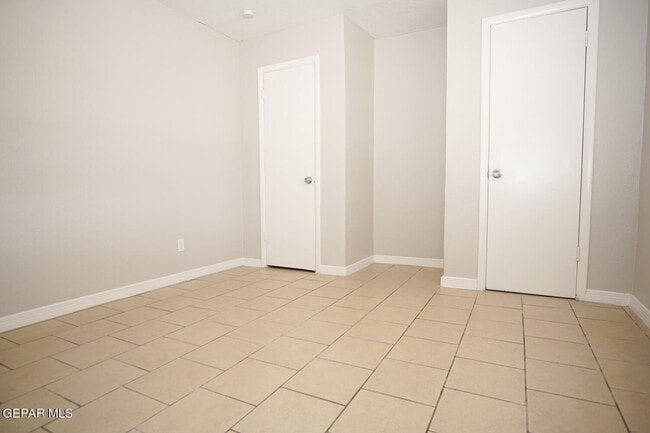 Building Photo - 3817 Thomason Ave