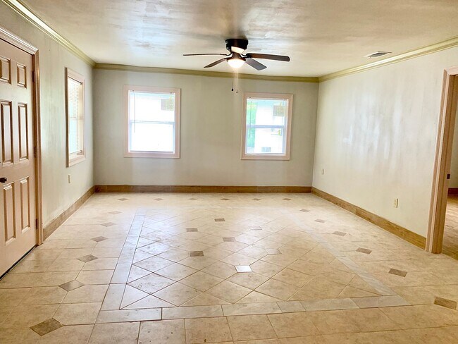 Building Photo - 3BD/2BA House for Lease in Bristol Place Subdivision in Baton Rouge