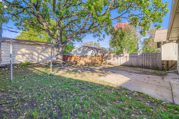 Fenced Back Yard - 4244 Longfellow Ave