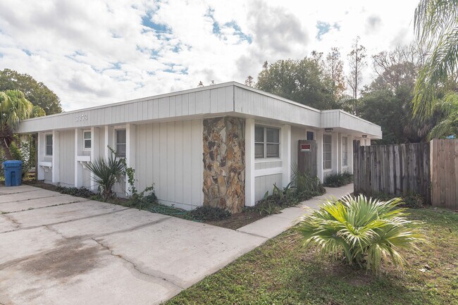 Building Photo - 3353 Sherwood Dr