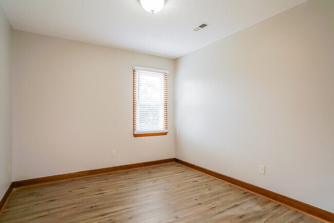Building Photo - 1113 Buttercup Ln
