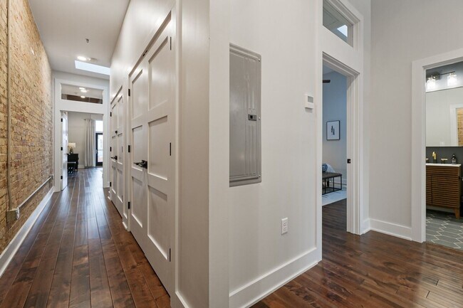 Building Photo - Penthouse in Downtown Asheville 3BD/3.5BA ...