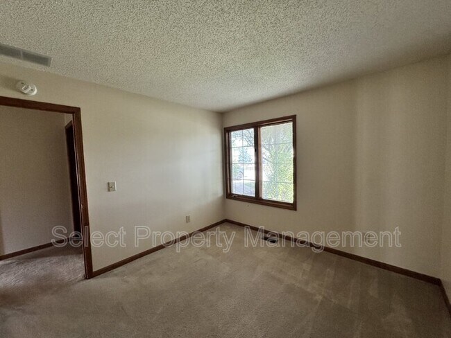 Building Photo - 7459 Montclair Dr