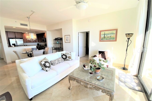 Building Photo - 801 S Olive Ave