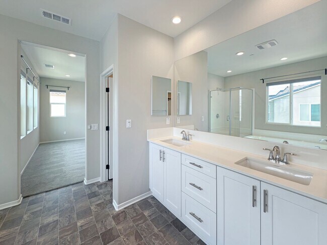Building Photo - Charming 4BR/3BA Two-Story house with Atta...