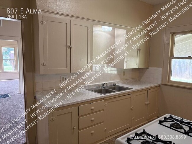 Building Photo - 807 E Alma-