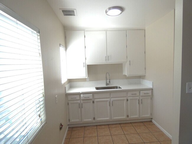 Building Photo - LB2918