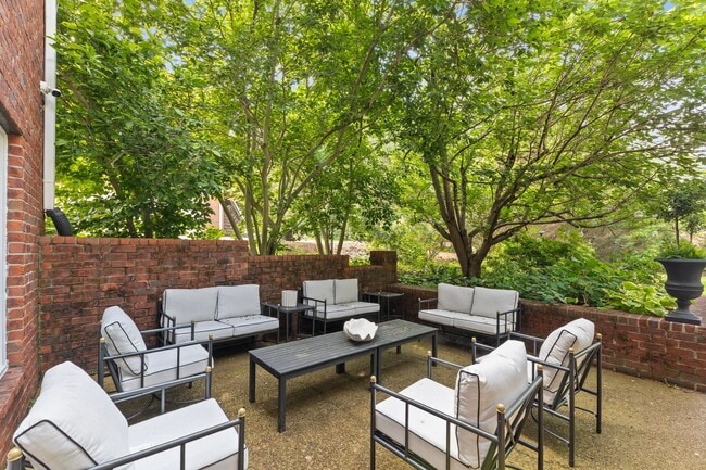 Building Photo - Luxury Furnished Home