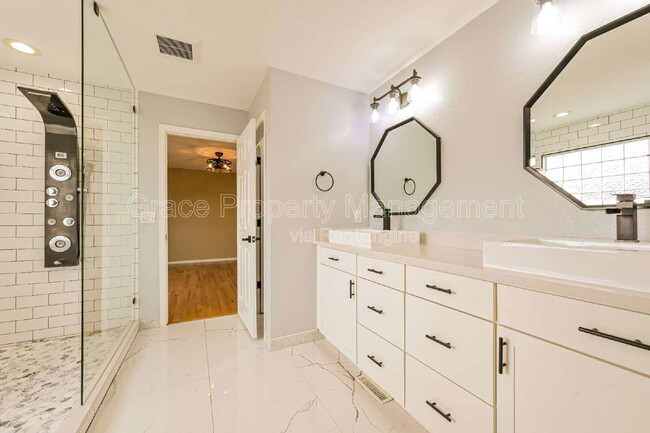 Building Photo - 17071 Knollside Ave