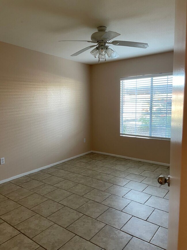 Building Photo - Gated First Floow Summerlin Condo - 2 Bedr...