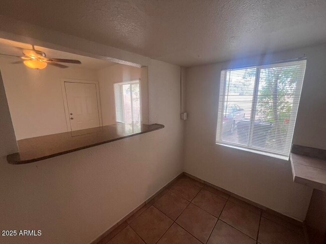Building Photo - 526 S Mesa Dr