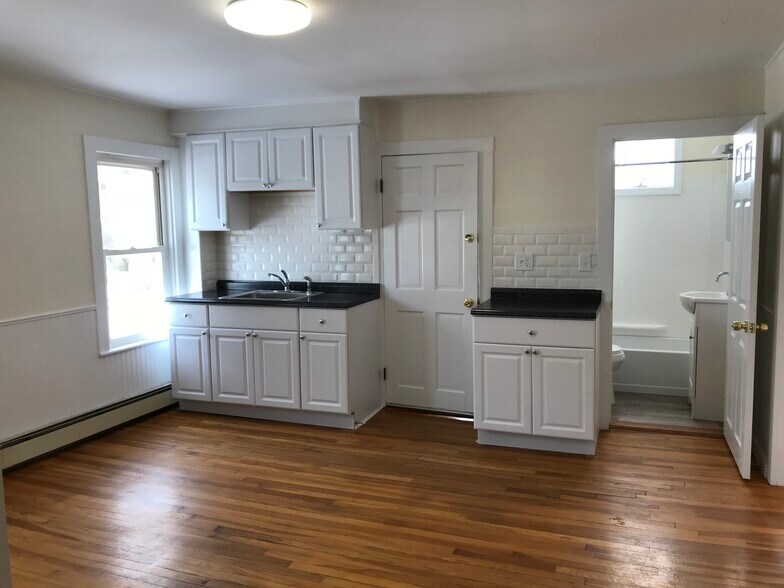 Building Photo - 8 Myrtle St