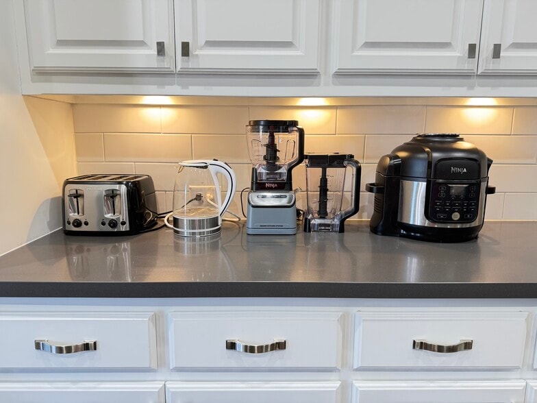 Building Photo - 6817 Golf Club Dr