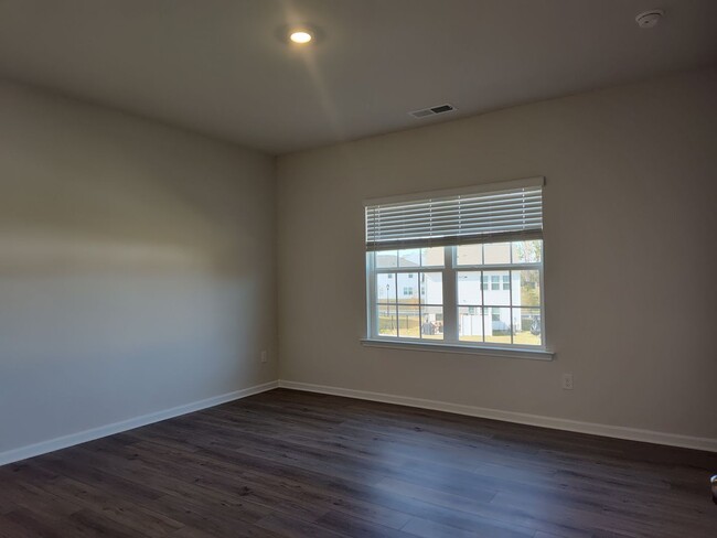 Building Photo - Move-in ready Home located in the Brightwa...