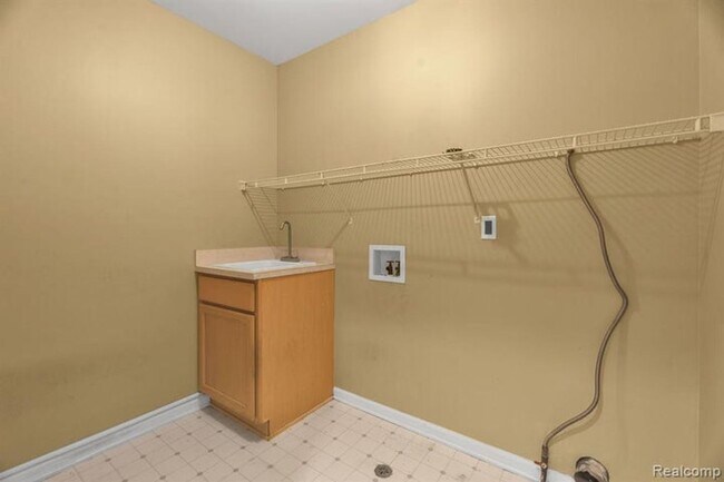 Building Photo - 6573 Poppleton Rd