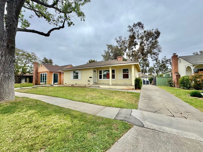 Building Photo - Beautiful 3Bd/1.5Ba Available In Santa Ana