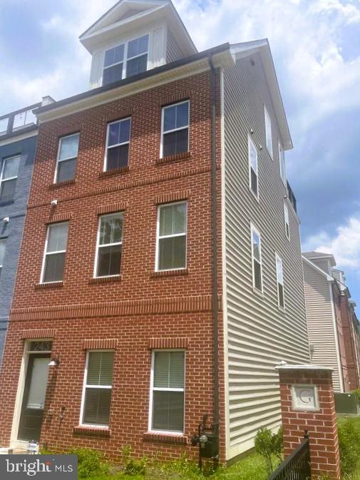 Building Photo - 2431 Glenallan Ave