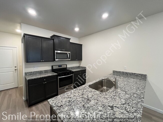 Building Photo - townhouse