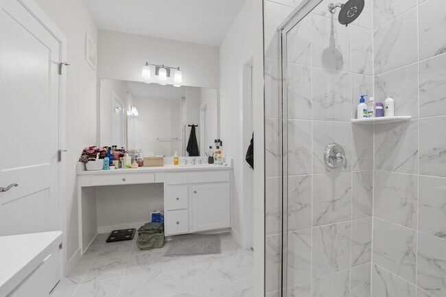 Building Photo - 709 Thomas Ln