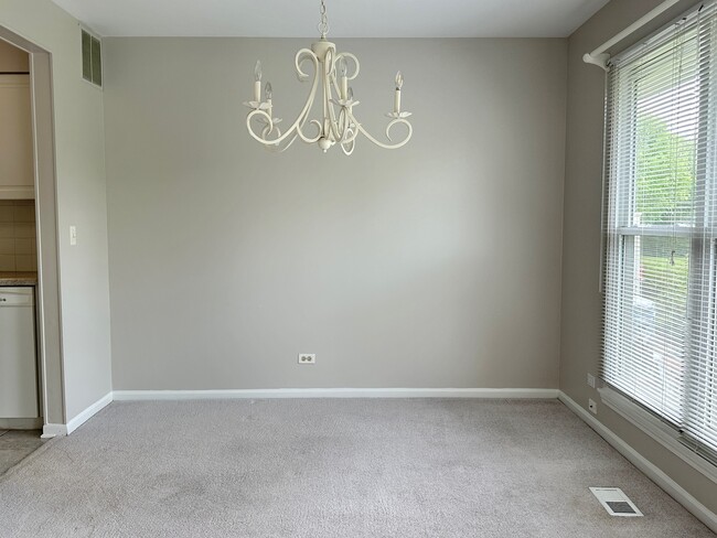 Building Photo - 240 Steeplechase Ct