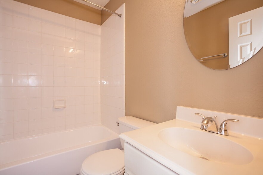 Building Photo - 13010 Maile Park Dr