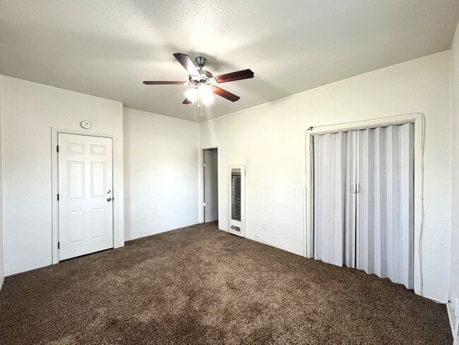 Building Photo - 1 bed, 1 bath located in Corona!