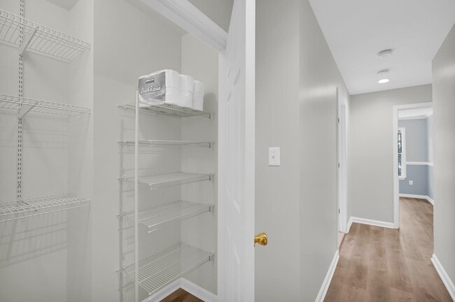 Building Photo - 104 Pebble Brook Dr