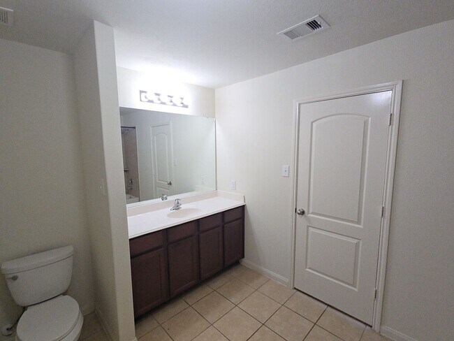 Building Photo - 2303 Golden Brandy Ln