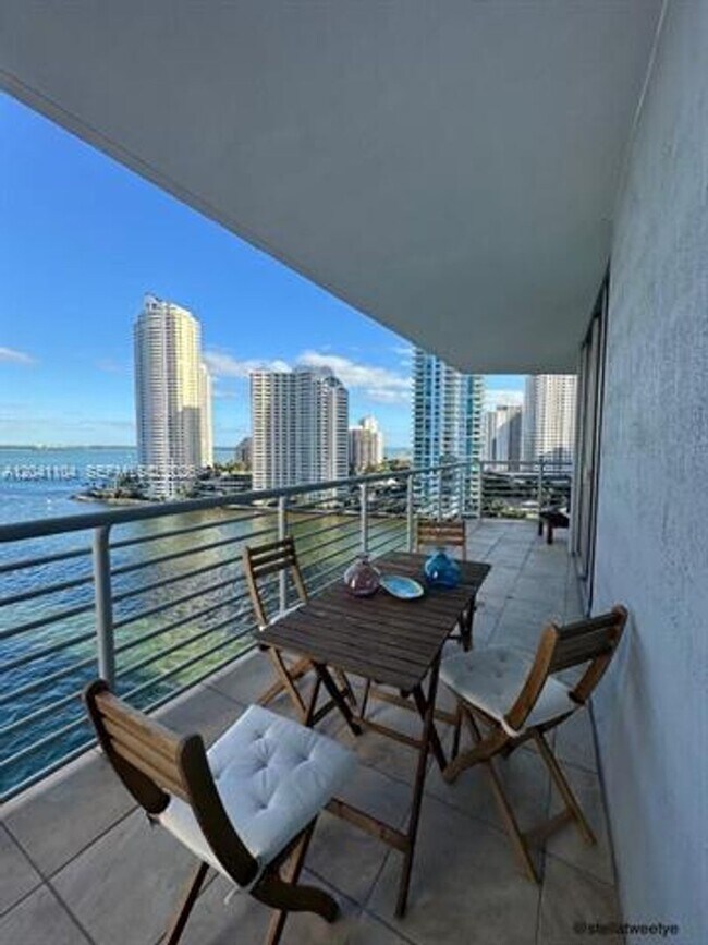 Building Photo - 325 S Biscayne Blvd