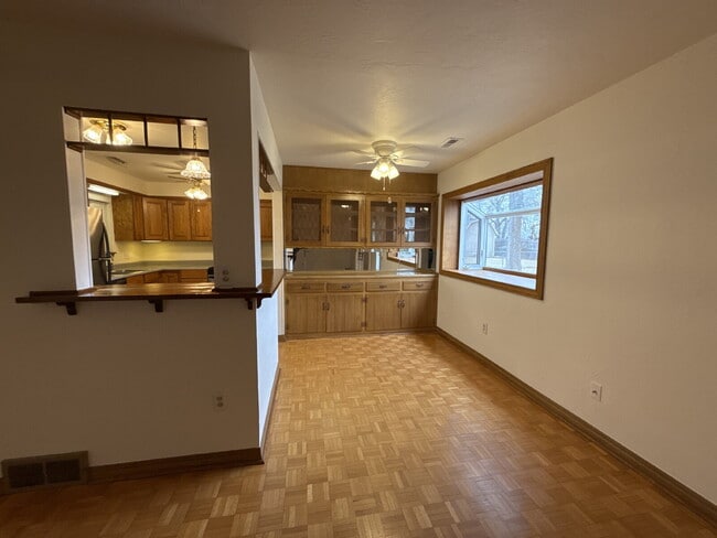 Building Photo - "Charming Space in Yukon, OK! Lawn care included!"