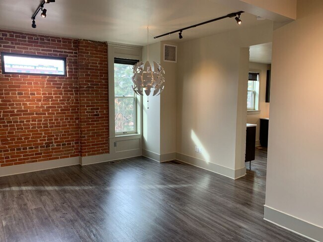 Building Photo - Newly renovated Victorian Townhome located on a quiet street in Curtis Park/RiNo
