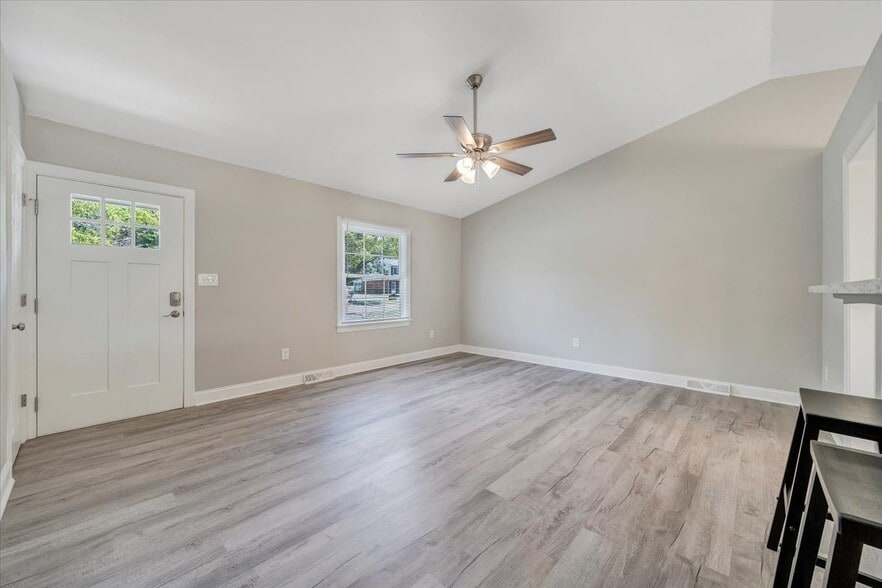 Building Photo - 222 Spring Grove Dr