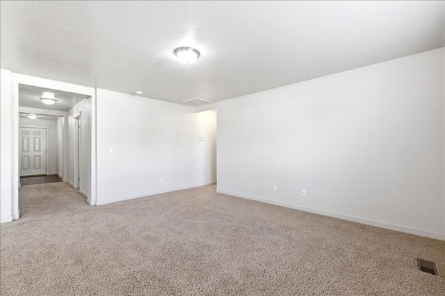 Building Photo - Single Level 3-bedroom 2-bathroom home in SW Boise