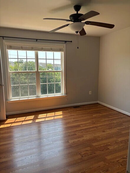Building Photo - 15711 John Diskin Cir