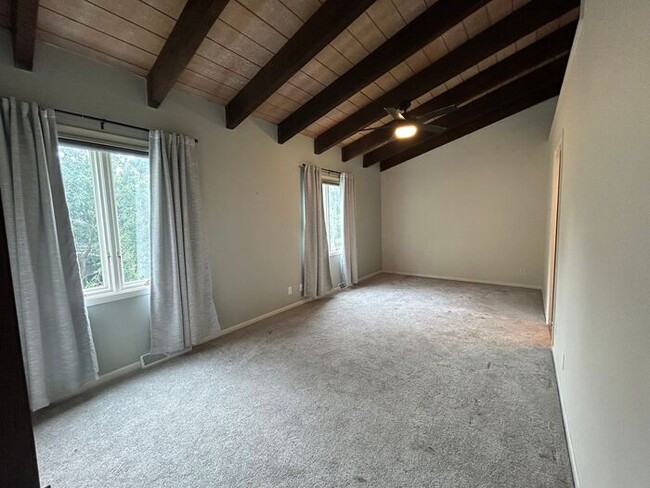 Building Photo - $3,350 | 5 Bedroom, 2.5 Bathroom House | P...