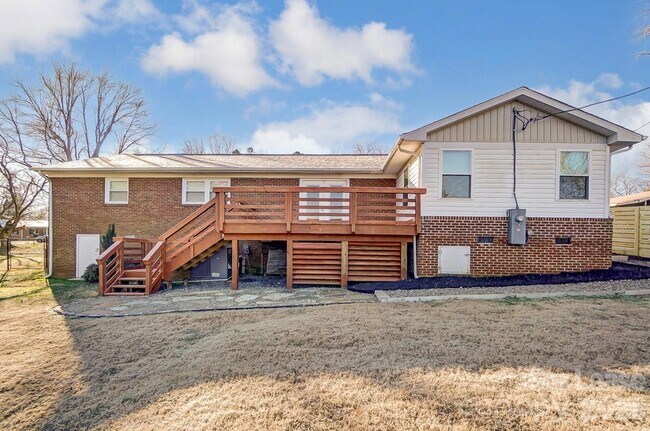 Building Photo - 10 Spruce Pine Dr