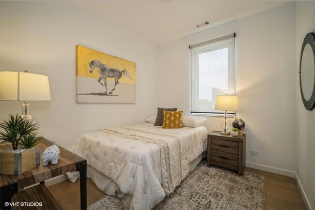 Building Photo - 1100 S Western Ave