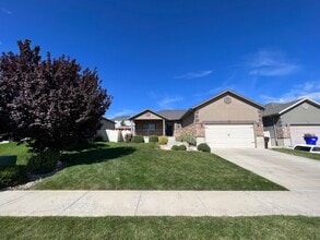 Building Photo - 6 Bedroom/3 Bathroom House in Eagle Mountain