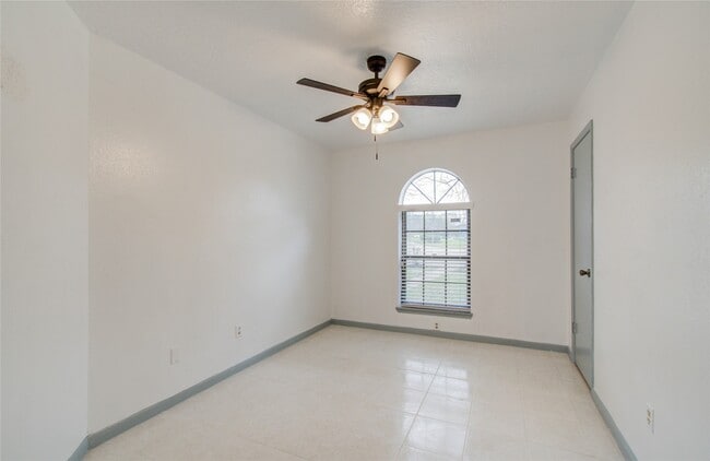 Building Photo - 2538 Knights Cir